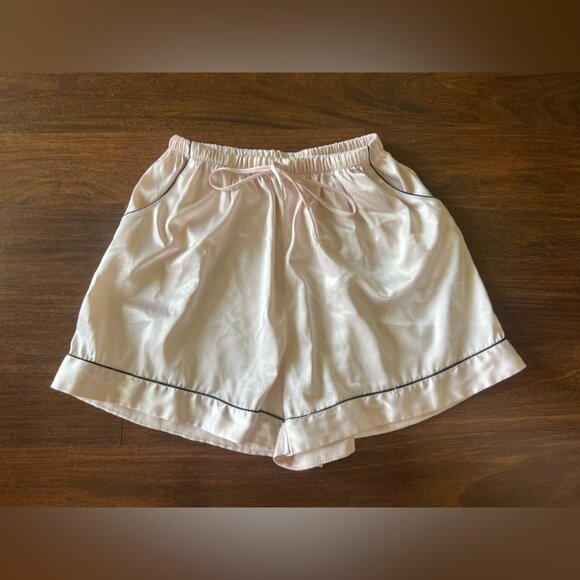 SHEIN Satin Pajama Set Women’s Size Large Pink 2-Piece Button Top Shorts Sleepwe - Picture 3 of 5